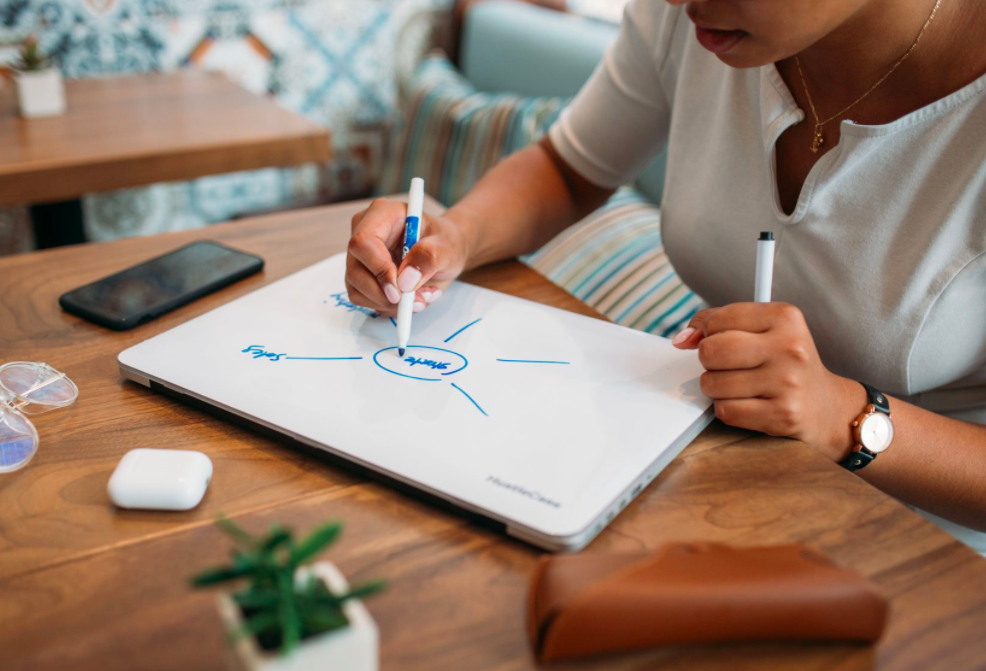 Design and productivity product HustleCase is a laptop case with built-in whiteboard to help users share their ideas, sketch on-the-go, and communicate better.