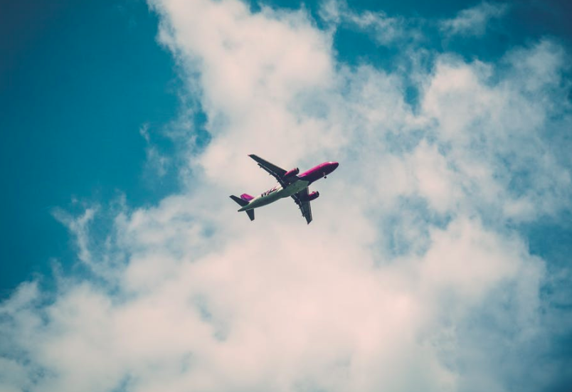 The travel tool Flight Deals Hound constantly scans for international and domestic flight deals near users’ specified locations, and sends personalized email alerts to them as soon as deals are found.